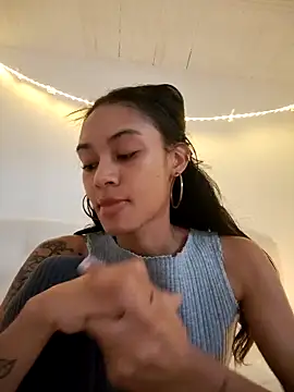 Leaberry online show from February 15, 2026, 8:19 pm