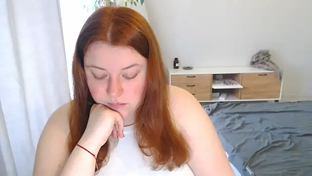 PolinaSalvatore online show from April 22, 2026, 12:45 pm