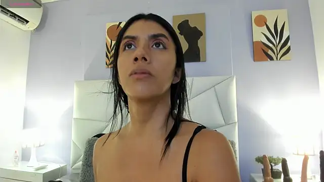 cinthya11 online show from January 9, 2025, 8:33 pm