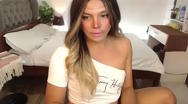 liaa lurrecams online show from February 24, 2025, 7:41 pm