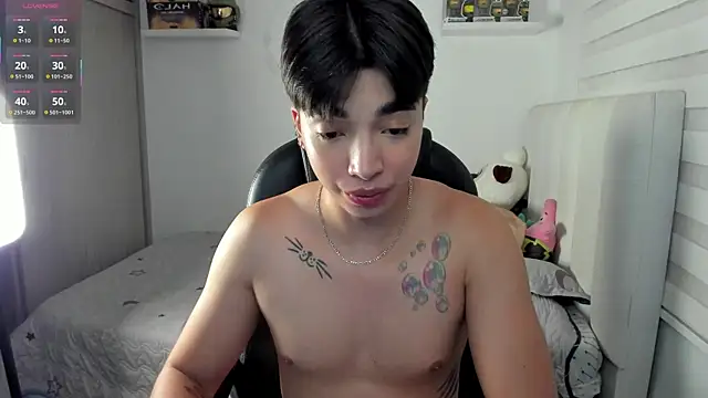 santy7v7 online show from December 17, 2025, 1:27 pm