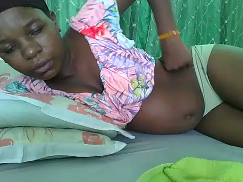 sweetchic  online show from March 22, 2026, 8:27 am