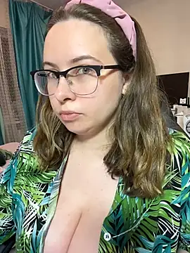 DienkaGreen online show from August 2, 2026, 8:17 pm