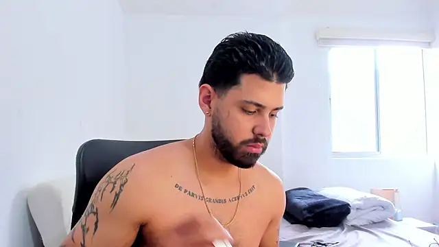 Justyn Torres online show from October 23, 2025, 12:59 pm