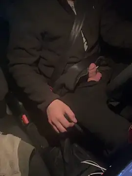 Snapshot of agitnizci13 chatting on December 4, 2025, 4:50 pm agitnizci13 online show from December 4, 2025, 4:50 pm