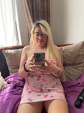 salomesweet13 online show from December 19, 2025, 4:53 pm