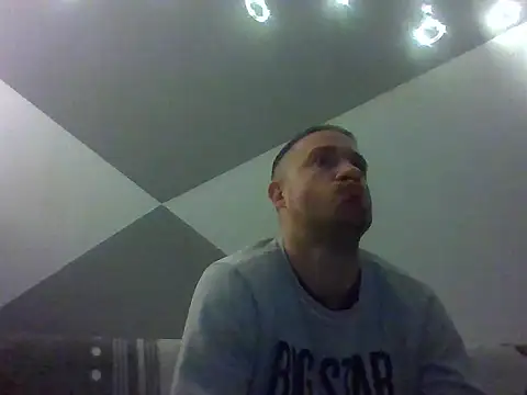 aroj95 online show from April 22, 2026, 8:37 pm