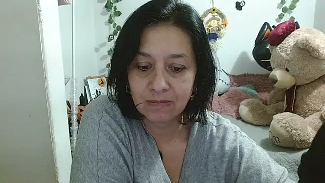 camilalatti online show from October 31, 2025, 1:13 am