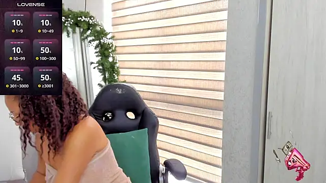 EmmaFerrary online show from December 19, 2025, 3:47 pm