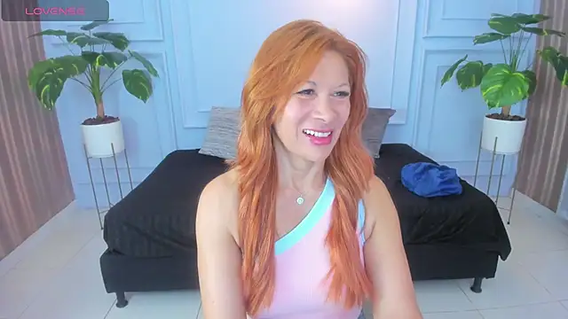 cintiagreyx online show from April 8, 2026, 11:33 am