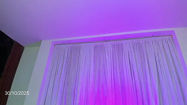 jaddyk  online show from October 30, 2025, 9:44 pm