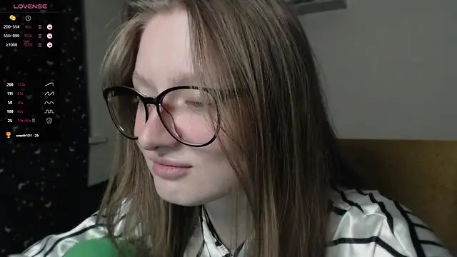 mollytuck online show from March 14, 2025, 2:52 pm