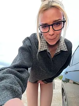 Snapshot of HopeHeaven chatting on December 21, 2025, 4:19 pm HopeHeaven online show from December 21, 2025, 4:19 pm