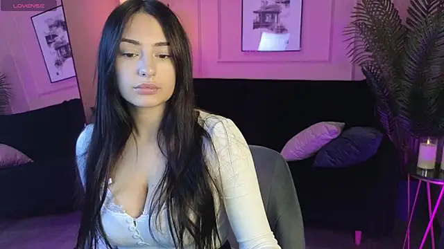 MilanaSugar online show from November 25, 2025, 6:03 am