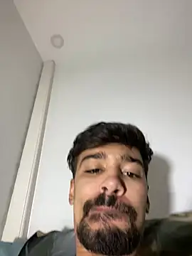Snapshot of Hermanooooooo chatting on July 25, 2026, 1:28 pm Hermanooooooo online show from July 25, 2026, 1:28 pm