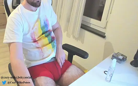 cozy-mike online show from June 6, 2026, 11:21 pm