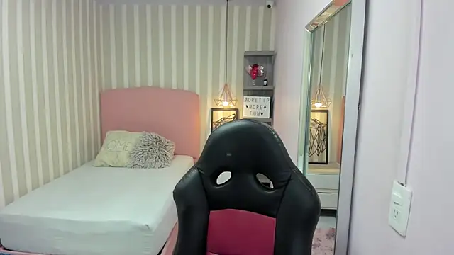 Snapshot of LORELAIGIVEN chatting on November 26, 2025, 12:27 pm LORELAIGIVEN online show from November 26, 2025, 12:27 pm