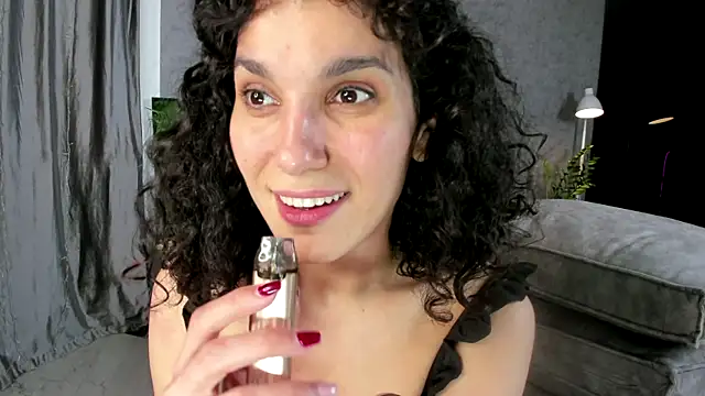 Snapshot of _CurlySue_ chatting on March 18, 2025, 12:39 pm CurlySue online show from March 18, 2025, 12:39 pm