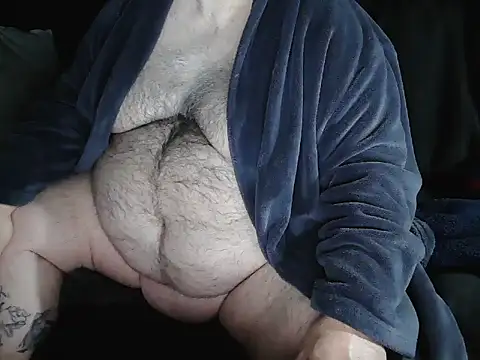 onkelgrau65 online show from December 2, 2025, 8:32 pm