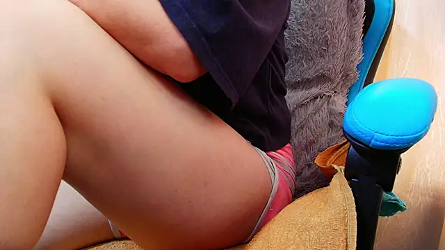 klylls squirt  online show from March 26, 2026, 7:45 pm