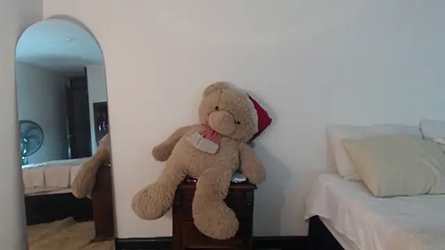 ValienteGirl  online show from March 4, 2026, 2:52 am