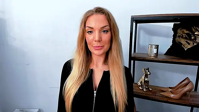 AulloraHoney online show from April 1, 2026, 5:20 am