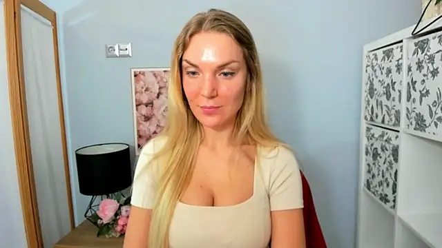 AulloraHoney online show from February 15, 2025, 6:23 pm