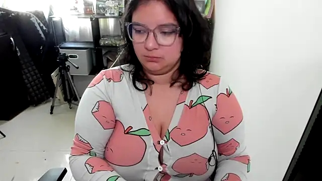 aika-dreams online show from November 24, 2025, 3:23 pm