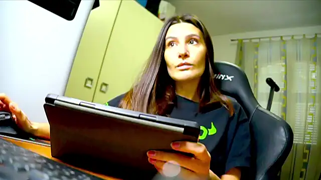 Snapshot of GodlyTheia chatting on January 10, 2026, 10:54 am GodlyTheia online show from January 10, 2026, 10:54 am