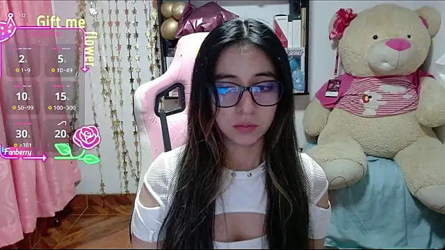 Maggie Fox3 online show from October 27, 2025, 3:07 am