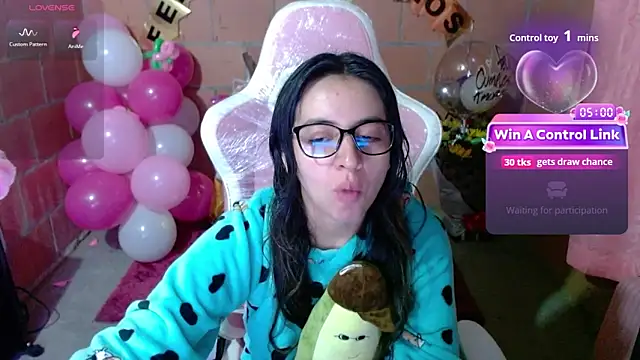 Maggie Fox3 online show from June 3, 2026, 1:39 am
