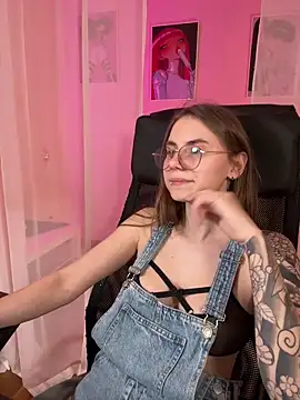 Snapshot of _AnnaStark_ chatting on January 29, 2025, 11:25 pm AnnaStark online show from January 29, 2025, 11:25 pm