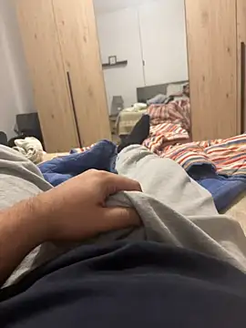 alex21017 online show from February 5, 2025, 10:55 pm