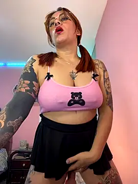 Luna Paris  online show from September 22, 2025, 2:12 pm