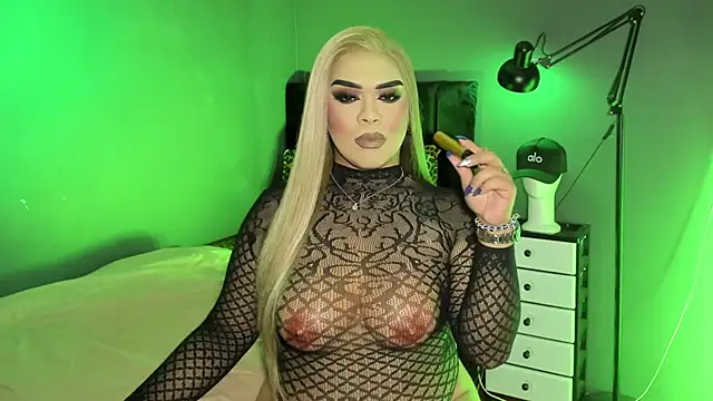 Snapshot of VictoriaEliz chatting on May 12, 2026, 4:13 pm VictoriaEliz online show from May 12, 2026, 4:13 pm