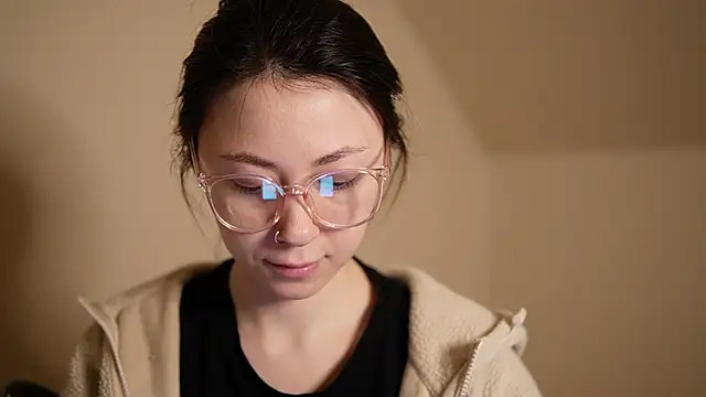 chibi moon  online show from December 13, 2024, 7:43 pm