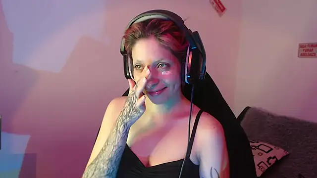 Snapshot of MaryJannes chatting on November 6, 2025, 10:58 pm MaryJannes online show from November 6, 2025, 10:58 pm