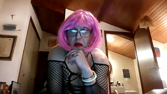 Snapshot of littledragon33 chatting on April 3, 2026, 10:27 pm littledragon33 online show from April 3, 2026, 10:27 pm