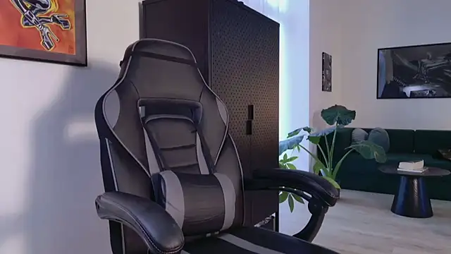 Rubbernina online show from February 16, 2026, 3:54 pm