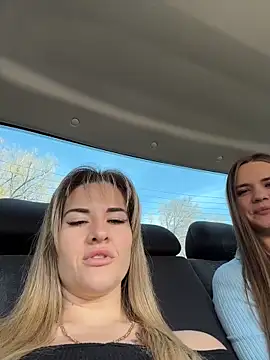 ivannatompsonnn online show from April 15, 2026, 6:52 am