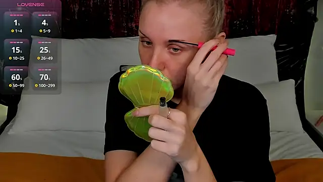 LianaFord online show from October 26, 2025, 9:26 pm