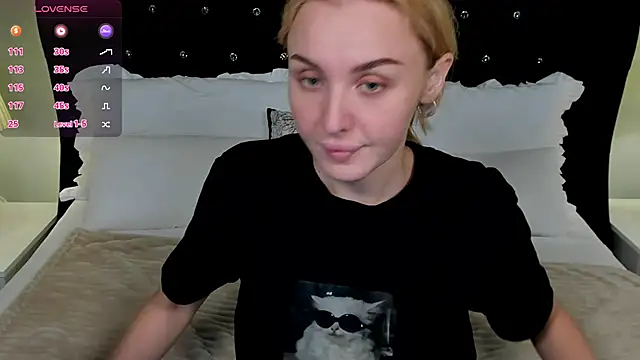 LianaFord online show from November 27, 2025, 8:42 pm