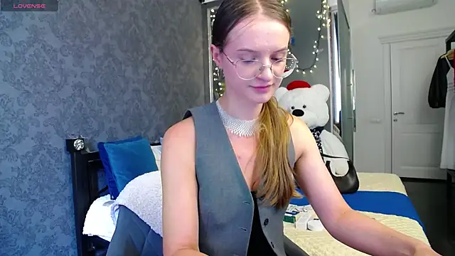 KateJonson online show from September 10, 2025, 12:15 pm