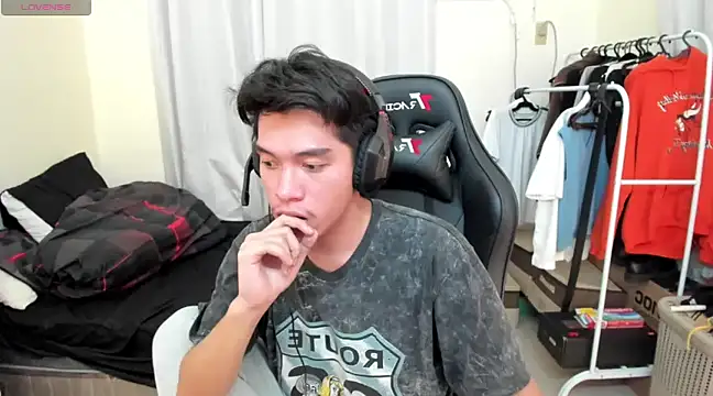 Lightjt04 online show from February 19, 2025, 10:20 pm