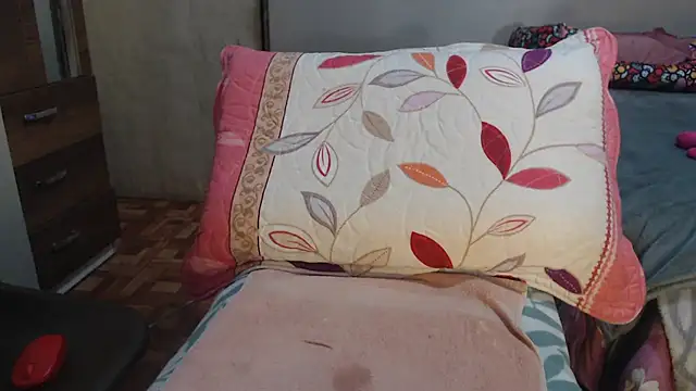 Snapshot of gatitas_traviesas chatting on October 9, 2025, 2:17 pm gatitas traviesas online show from October 9, 2025, 2:17 pm