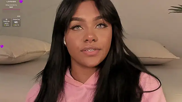 Snapshot of Emma_Morgann chatting on October 10, 2025, 12:17 pm Emma Morgann online show from October 10, 2025, 12:17 pm