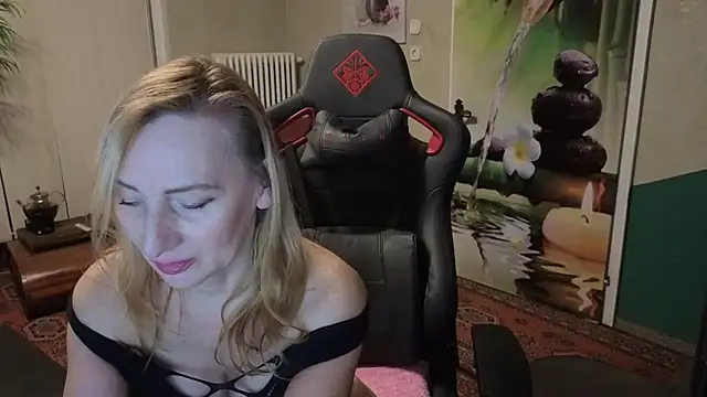 HotLana69 online show from December 16, 2025, 6:01 pm