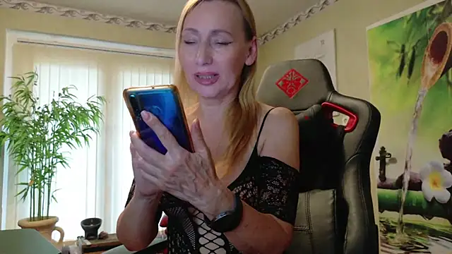 HotLana69 online show from May 11, 2026, 4:04 pm