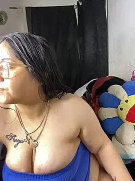 MsConejitaa online show from May 23, 2026, 4:17 pm
