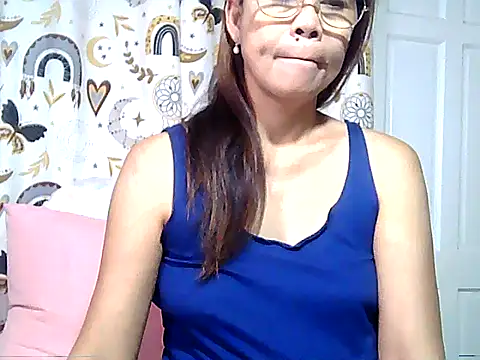Snapshot of urwife_tobe chatting on April 21, 2026, 8:26 pm urwife tobe online show from April 21, 2026, 8:26 pm